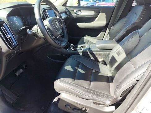 Used 2019 Volvo XC40 T5 Momentum image 11