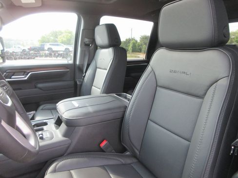 New 2026 GMC Sierra 2500 Denali w/ Denali Reserve Package image 14