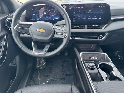 New 2026 Chevrolet Equinox LT w/ Convenience Package II AWD/4WD image 13