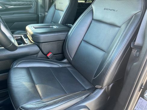 Used 2023 GMC Yukon XL Denali AWD/4WD image 11