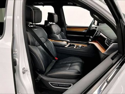 Used 2024 Jeep Grand Wagoneer Series III w/ Rear-Seat Entertainment Group AWD/4WD image 8