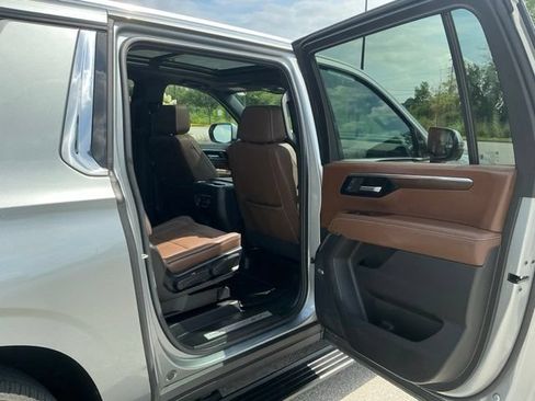 Used 2025 Chevrolet Suburban High Country AWD/4WD image 21