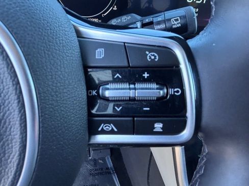Used 2023 Kia Carnival SX Prestige FWD image 25