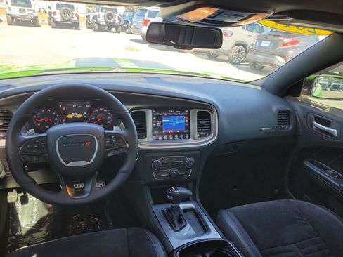 Used 2017 Dodge Charger R/T image 21