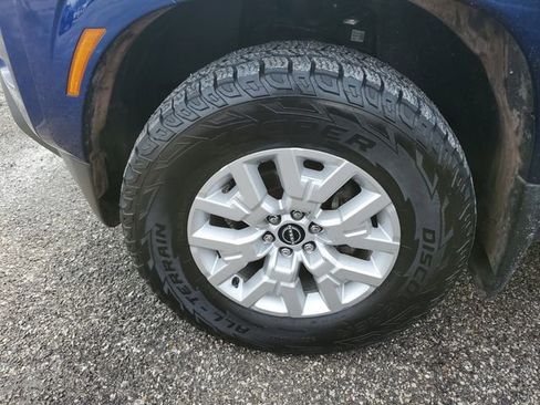 Used 2022 Nissan Frontier SV w/ Graphics Package image 8