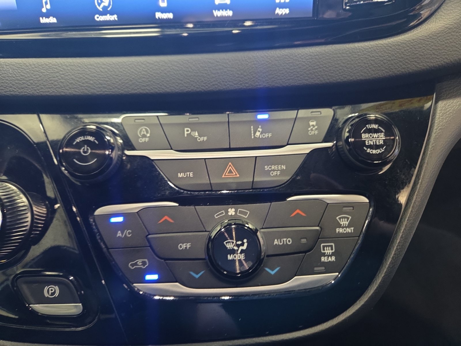 Used 2025 Chrysler Pacifica Select FWD image 17