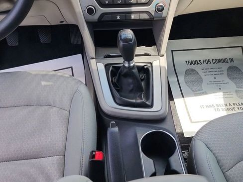 Used 2017 Hyundai Elantra SE image 16
