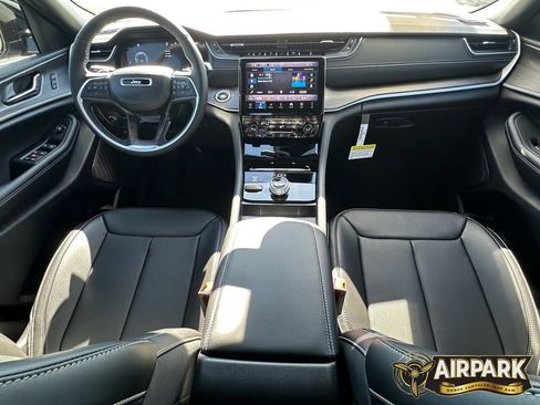 New 2025 Jeep Grand Cherokee Limited w/ Luxury Tech Group II image 14