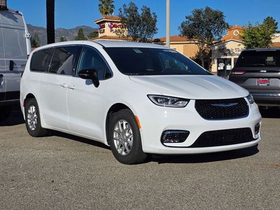 New 2026 Chrysler Pacifica Select