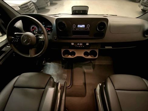 Used 2025 Mercedes-Benz Sprinter 2500 image 15