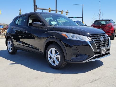 New 2025 Nissan Kicks Play S image 4