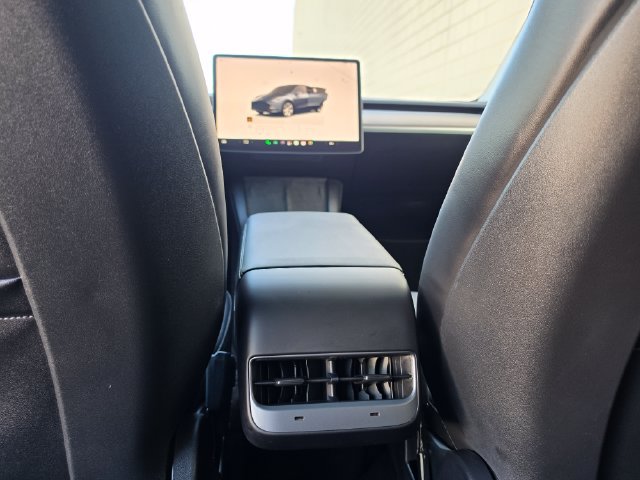 Used 2024 Tesla Model Y Long Range AWD/4WD image 27