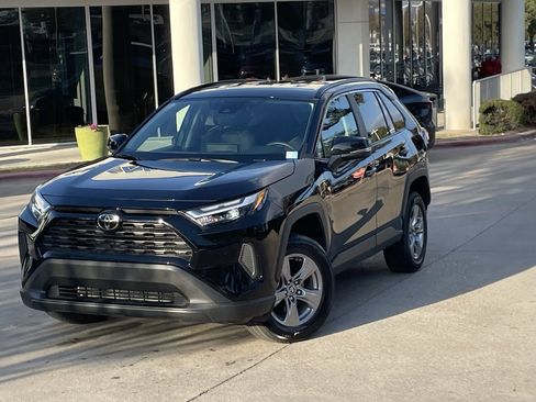 Used 2023 Toyota RAV4 XLE image 9