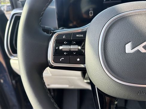 New 2025 Kia Sorento S image 18