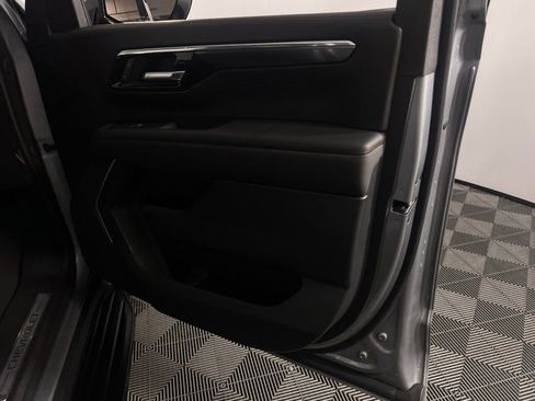 Used 2025 Chevrolet Suburban RST image 35