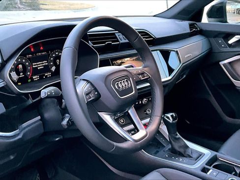 Used 2025 Audi Q3 2.0T Premium w/ Convenience Package image 16
