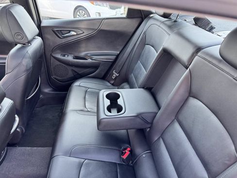 Used 2017 Chevrolet Malibu Hybrid w/ Leather Package FWD image 28