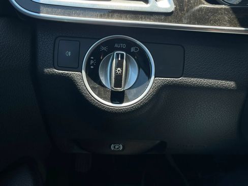 Used 2014 Mercedes-Benz E 350 Sedan image 35