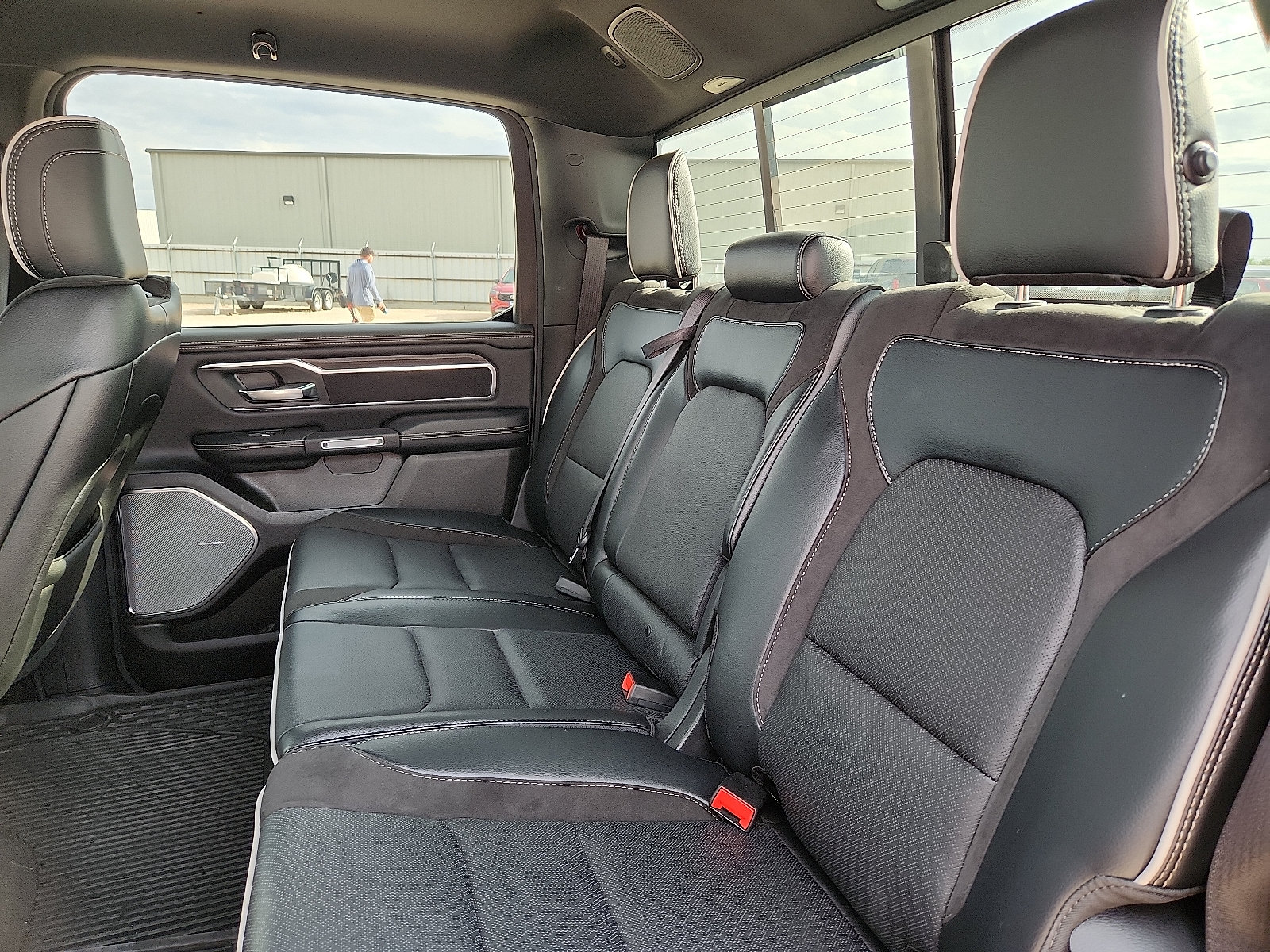 Used 2025 RAM 1500 Laramie AWD/4WD image 11