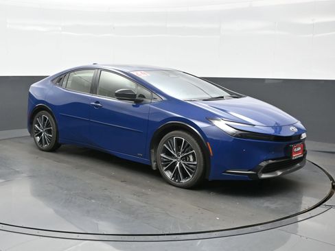 Used 2024 Toyota Prius XLE image 8