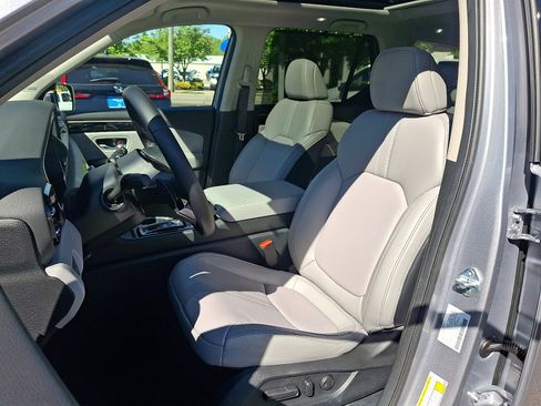 Used 2025 Honda Pilot Touring image 16