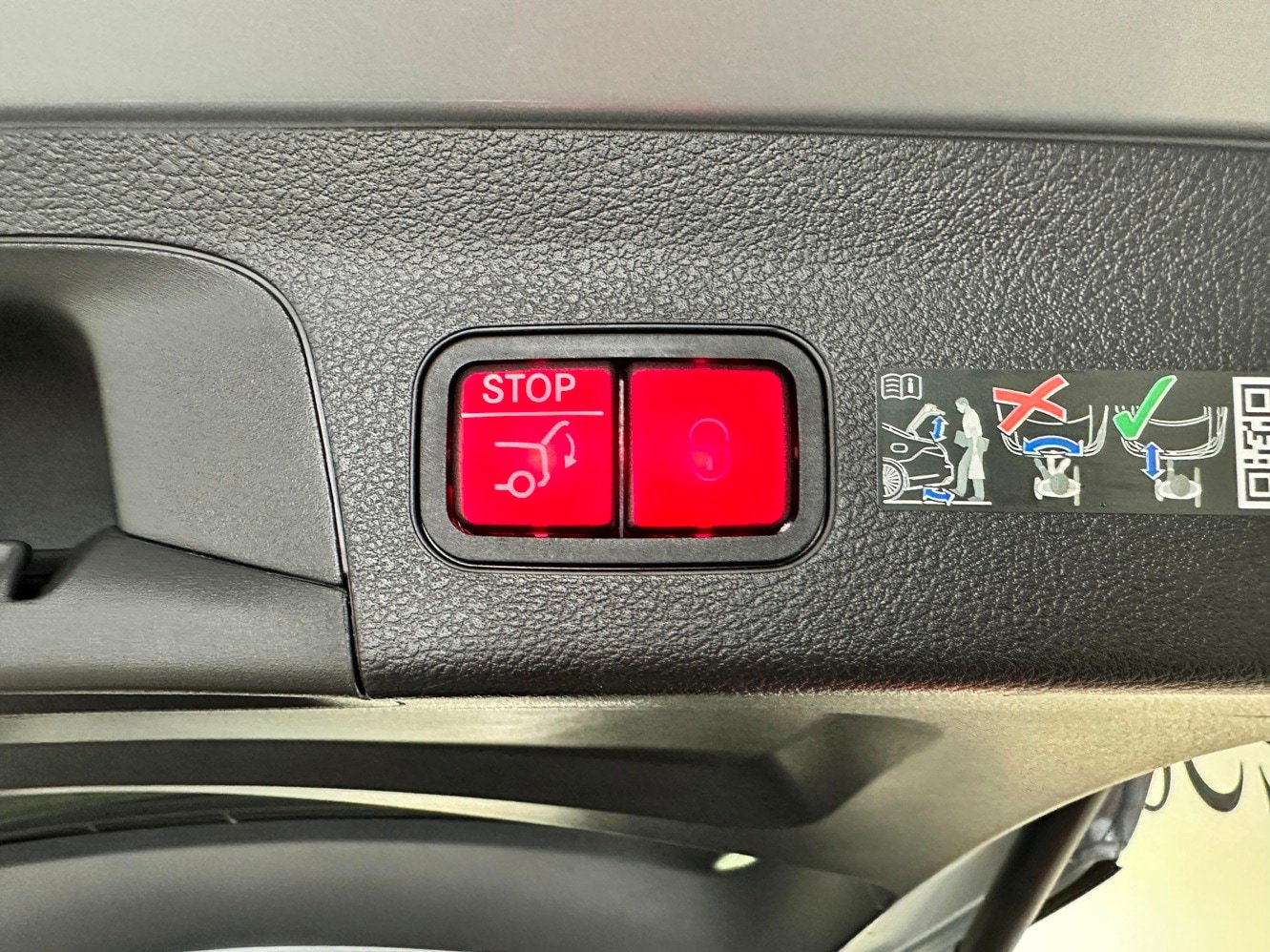 Certified 2025 Mercedes-Benz GLS 450 4MATIC image 39