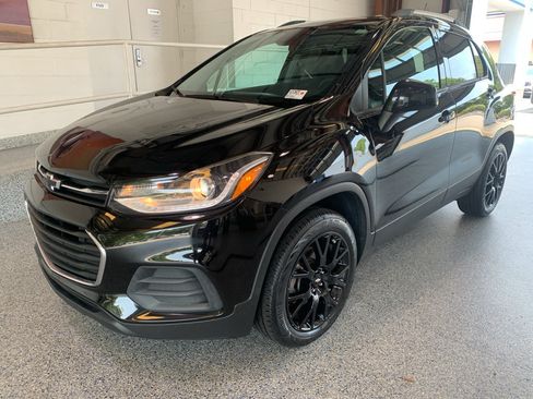 Used 2022 Chevrolet Trax LT w/ Midnight Edition AWD/4WD image 4