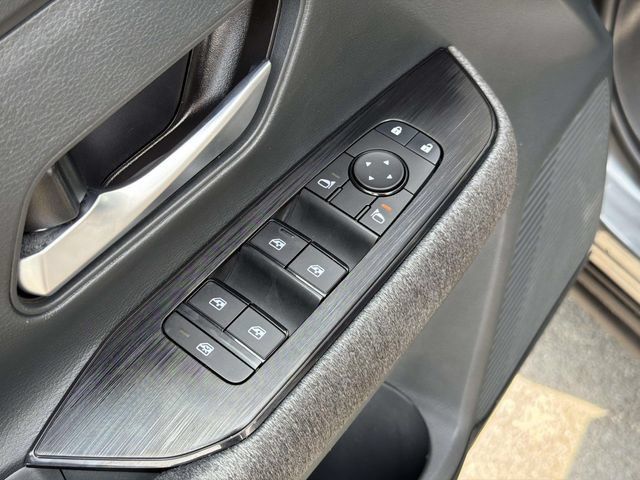 Used 2025 Nissan Kicks SV w/ Illumination Package AWD/4WD image 18