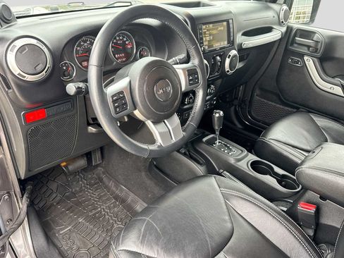 Used 2014 Jeep Wrangler Unlimited Rubicon AWD/4WD image 2