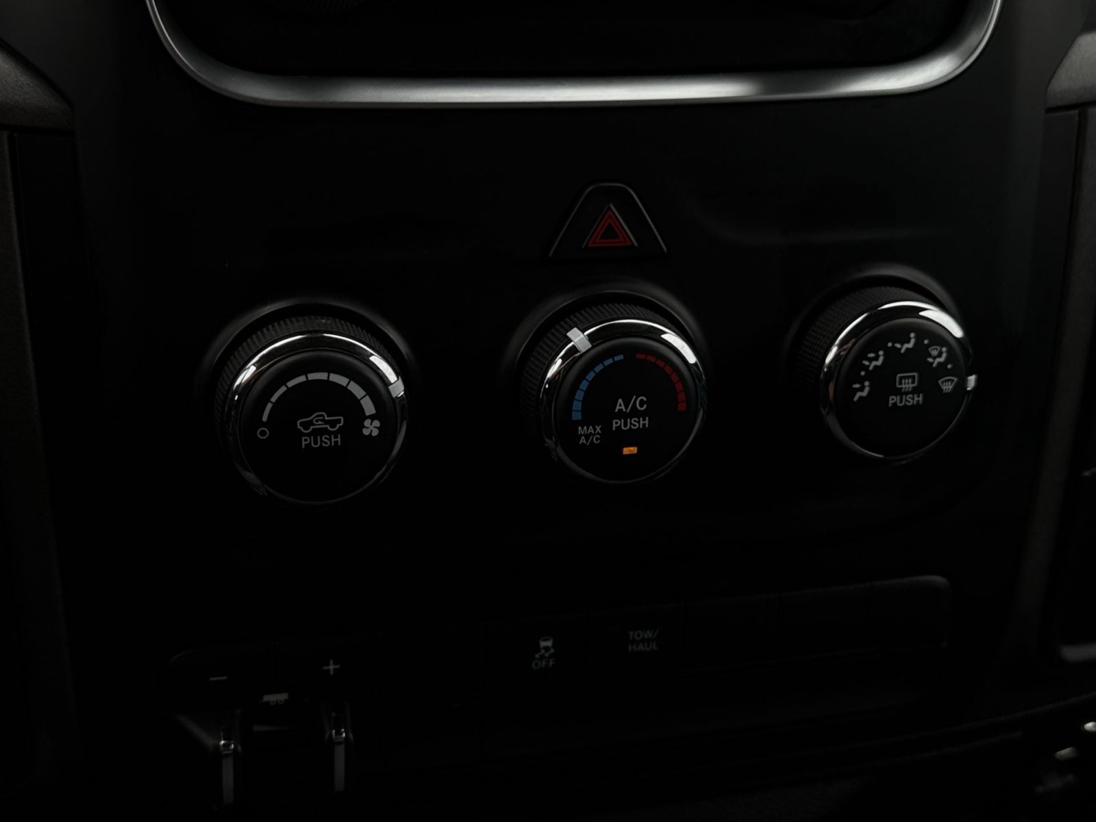 Used 2018 RAM 1500 ST w/ SXT Appearance Group AWD/4WD image 19