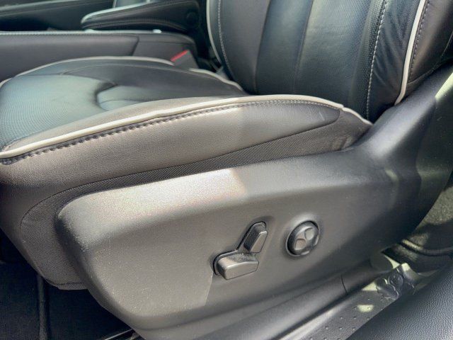 Used 2023 Chrysler Pacifica Limited w/ Uconnect Theater Family Group AWD/4WD image 15