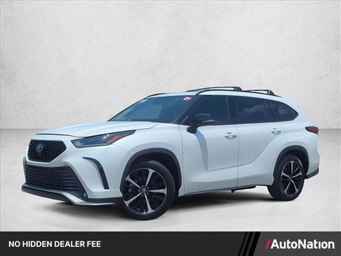 Used 2021 Toyota Highlander XSE FWD image 1