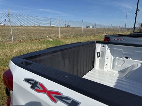 Used 2025 Chevrolet Silverado 1500 LT image 18