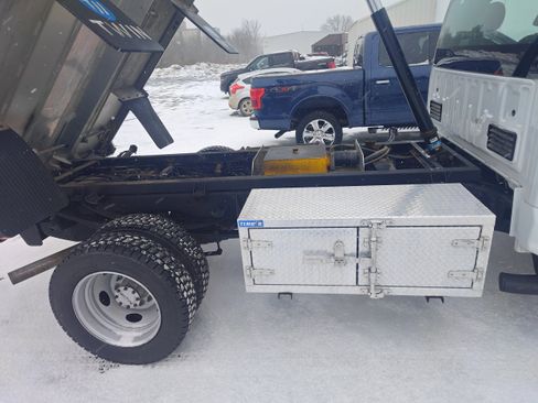 Used 2022 Ford F550 XL image 7