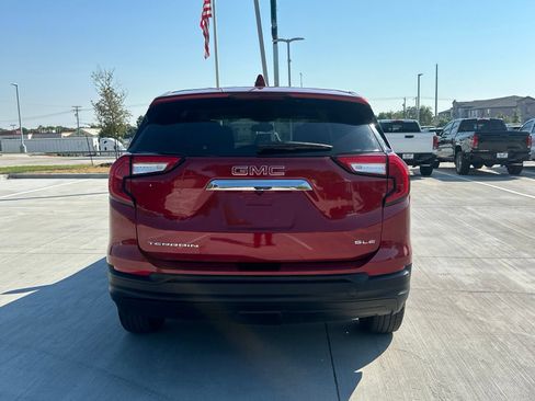 Used 2024 GMC Terrain SLE AWD/4WD image 4