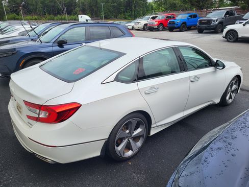 Used 2018 Honda Accord Touring image 4