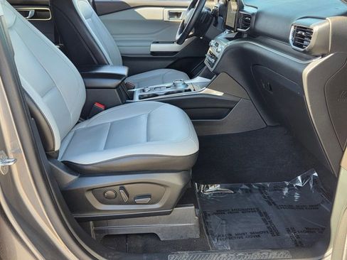 Used 2021 Ford Explorer XLT w/ Equipment Group 202A image 23