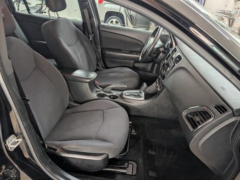 Used 2013 Chrysler 200 LX image 20