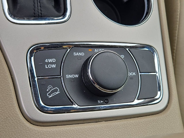 Used 2017 Jeep Grand Cherokee Limited w/ Luxury Group II AWD/4WD image 19