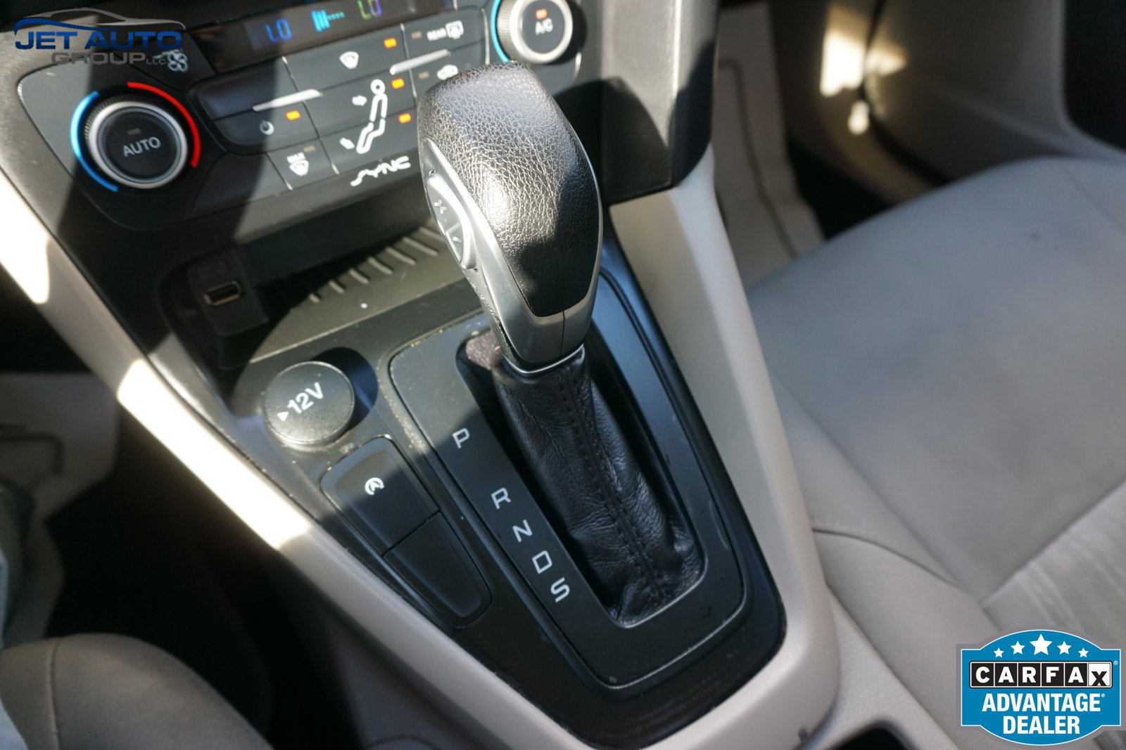 Used 2018 Ford Focus SE w/ SE Appearance Package FWD image 31