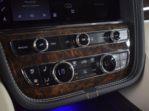 New 2025 Bentley Bentayga AWD/4WD image 35