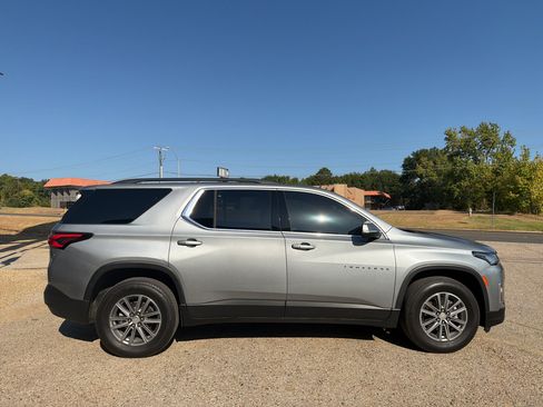 Used 2024 Chevrolet Traverse LT FWD image 15