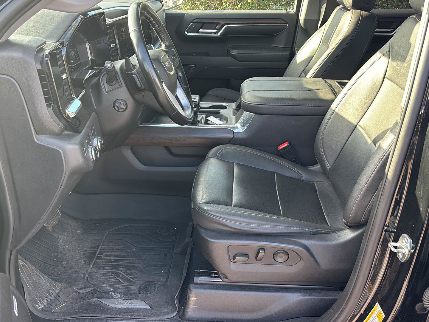 Used 2023 GMC Sierra 1500 SLT w/ SLT Premium Package AWD/4WD image 13