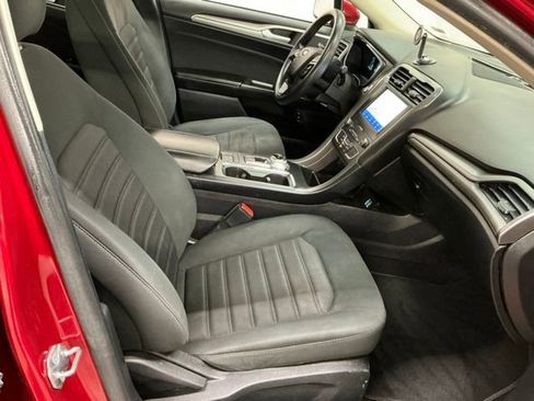 Used 2020 Ford Fusion SE image 19