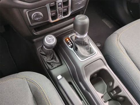 New 2025 Jeep Gladiator Sport image 32