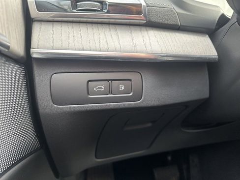 Certified 2025 Volvo XC90 T8 Ultra image 32