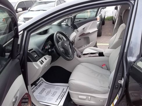 Used 2010 Toyota Venza w/ Premium Pkg #2 FWD image 8