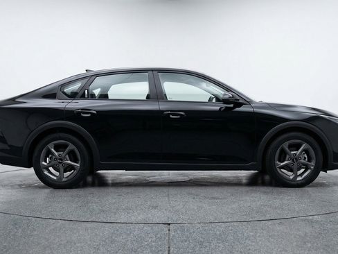 Used 2025 Kia K4 FWD image 11