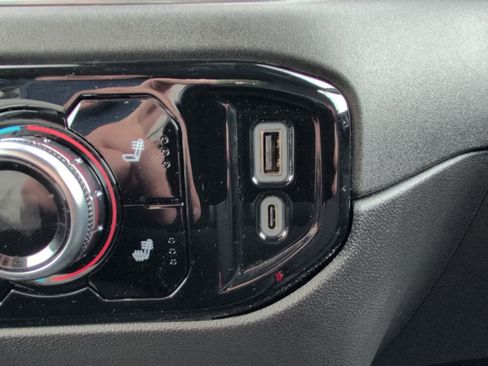 Used 2023 GMC Sierra 1500 Elevation image 25