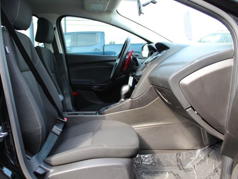Used 2016 Ford Focus SE w/ SE Sport Package FWD image 20